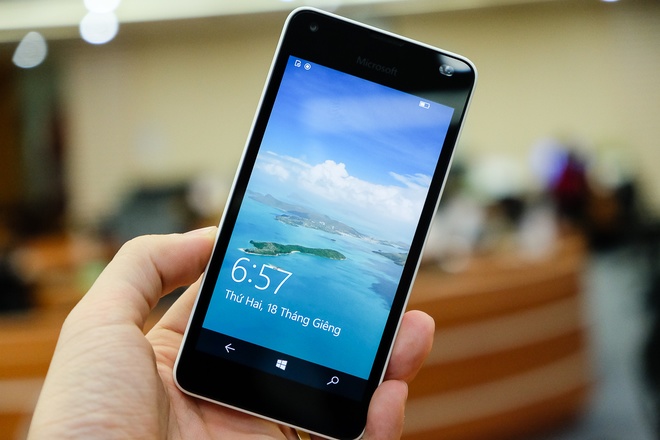 Microsoft_Lumia_550_2