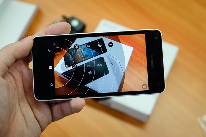 Microsoft_Lumia_550_8