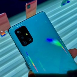 Cụm camera 4 ống kính trên Galaxy A71 gây ấn tượng