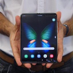 Galaxy Fold 2 và Galaxy Note 20 sẽ cùng ra mắt vào tháng 7