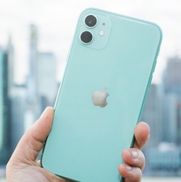 Mua smartphone chơi Xuân, iPhone 11 vẫn đáng mua hơn iPhone 12