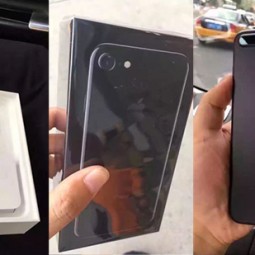 Mở hộp iPhone 7 Jet Black đầu tiên trên thế giới