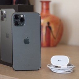 Sạc nhanh trên iPhone 11 Pro so với các đối thủ