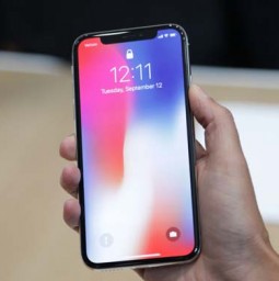 iPhone 8 vắng khách trong ngày mở bán, iPhone 7 hút khách vì giá rẻ