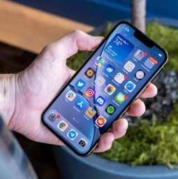 iPhone 13 Pro Max là smartphone có màn hình tốt nhất